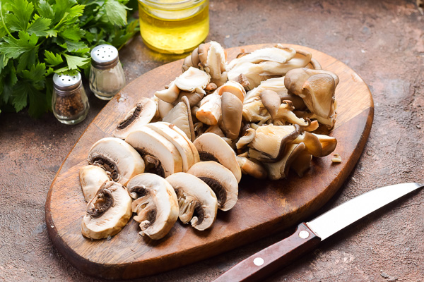 мясо с грибами и помидорами в духовке рецепт фото 3
